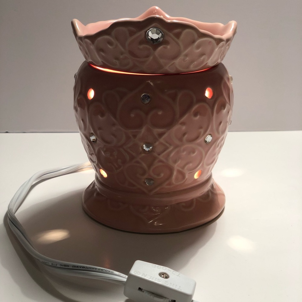 Scentsy “Tiara” pink mid-size warmer